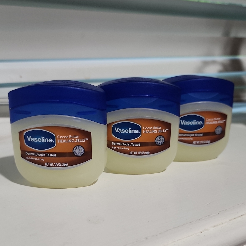 Blue and Cream Moisturizing Jelly for Skin Care